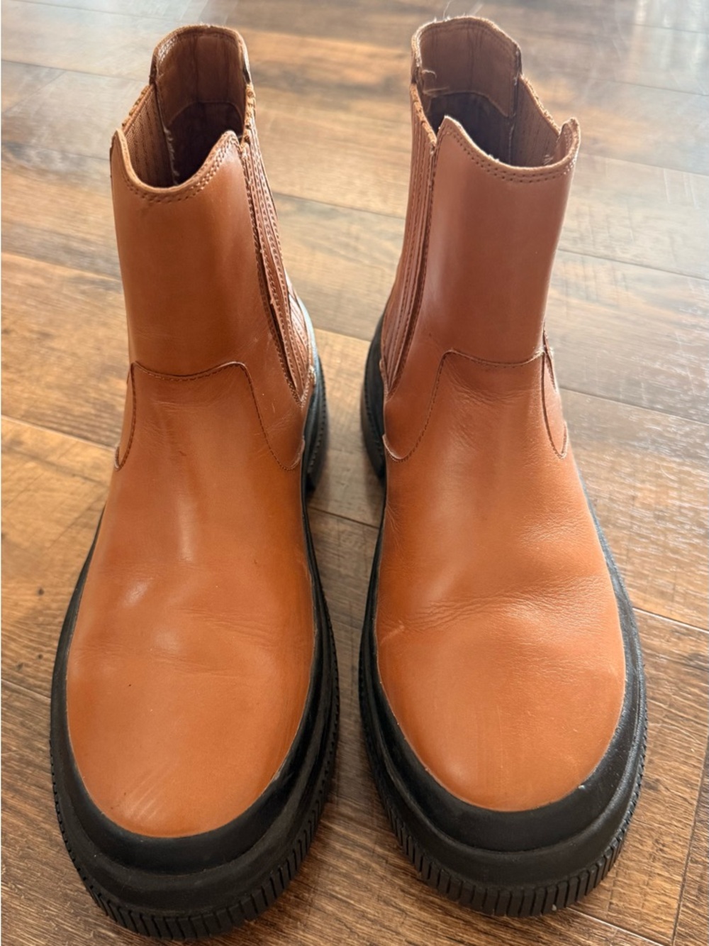 Women’s Chelsea-Style Leather Boots in Tan